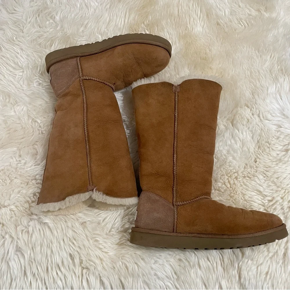 UGG Australia Women's Bailey Button Triplet II Size 10